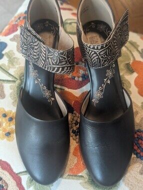 Spring Step L'ARTISTE  Black Floral-Trim Ankle Strap Heels  Style Toolie Size 42